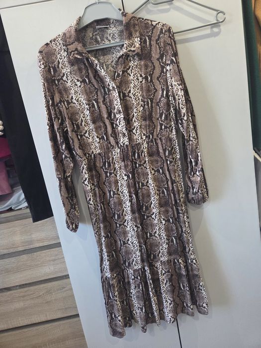 Sukienka midi wzór wężowy