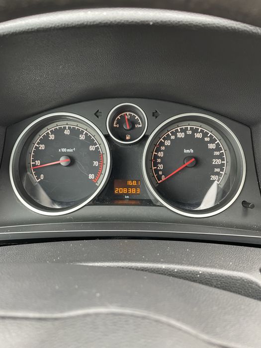 Opel Zafira.               .