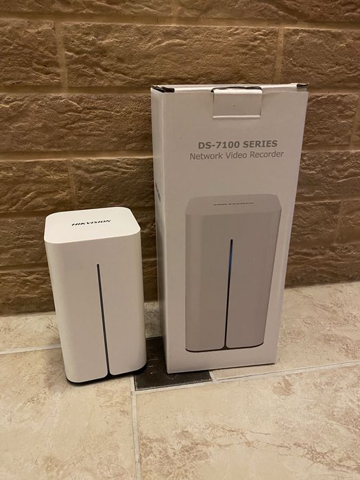Мережевий відеореєстратор NVR Hikvision DS-7108NI-E1/V/W на 1 Тв