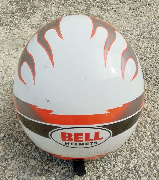 Capacete da marca Bell