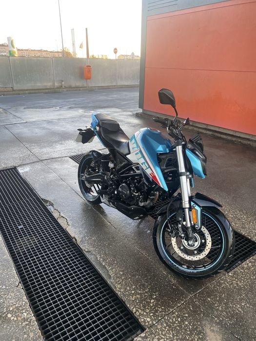 Voge 125r 2024 azul e branca