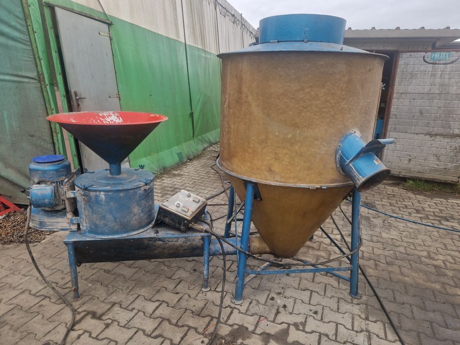 Śrutownik  z mieszalnikiem podajnik ślimakowy