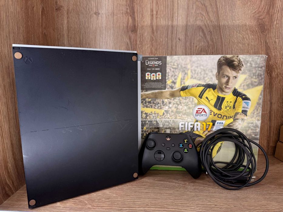 Konsola Xbox One S 500GB Model 1681  Pudełko Pad Okablowanie