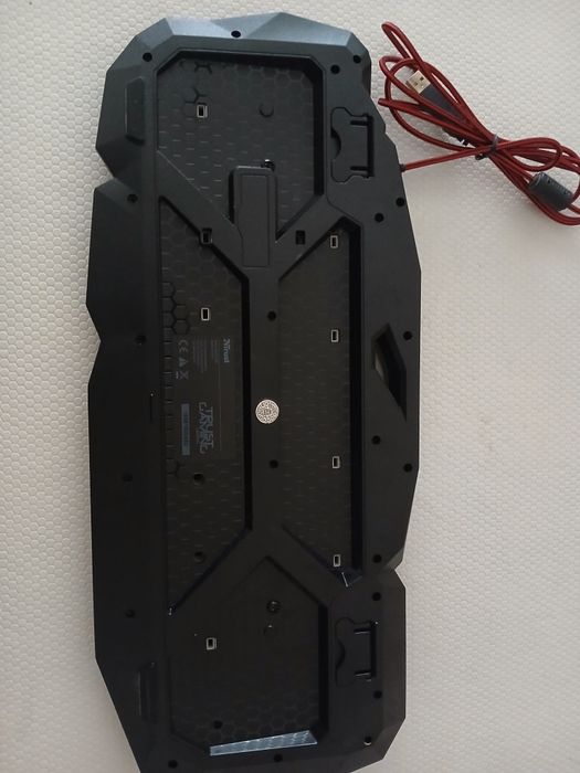 Teclado Trust e Gaming Headset MSi452423200591718401