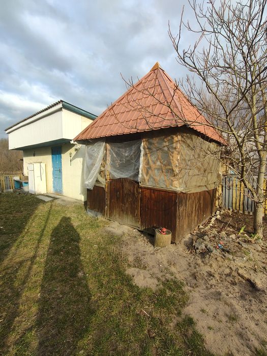 Бабинці-продам цегляний капітальний будинок в центрі селища !