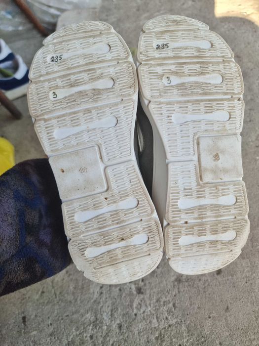 Кросівки шкіряні  на великій платформі на вузьку ніжку. різнокольорові