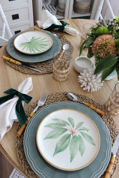 2 Pratos com folhas verdes, novos