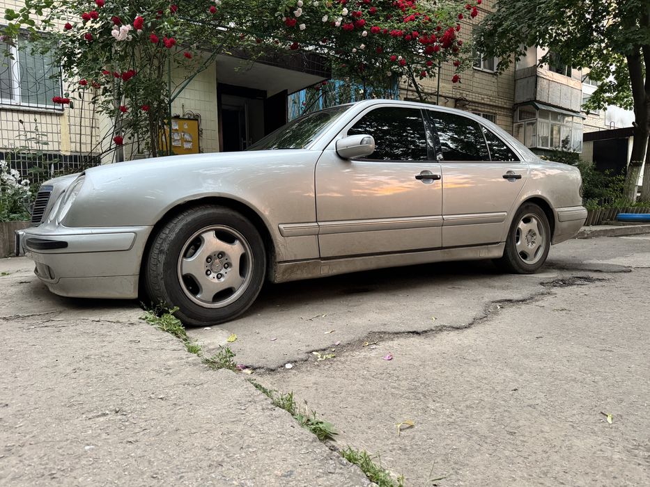 Mecedes w210 рест 2.2 cdi седан лупатый