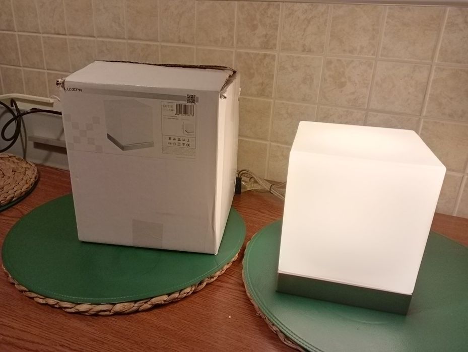 Lampka kwadrat E27 60 Wat max, klosz szklany, wymienna żarówka CUBIX