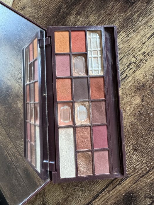 Makeup Revolution paleta cieni do powiek Chocolate Orange