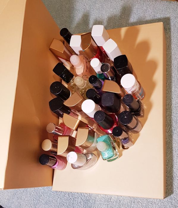 Маникюрный набор/ лаки для ногтей