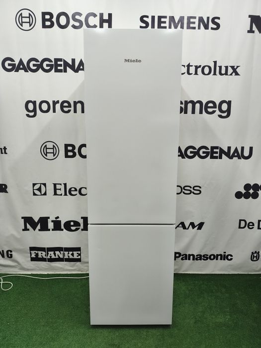 Двокамерний холодильник Miele KFN 29132 D ws