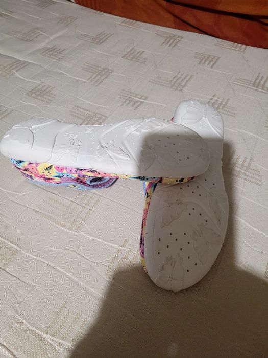 Sprzedam  nowe buciki-kapcie