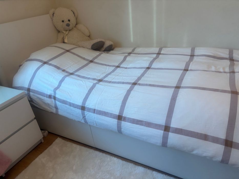 Cama solteira Malm 90x200 com gavetas e colchão