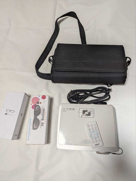 Проектор Acer K330 + 2 пари окулярів 3D