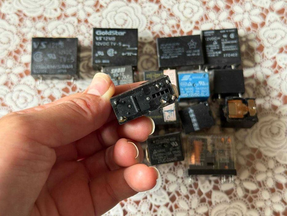 електромагнітні реле різних виробників (Omron, Shori, Goldstar, Songle)