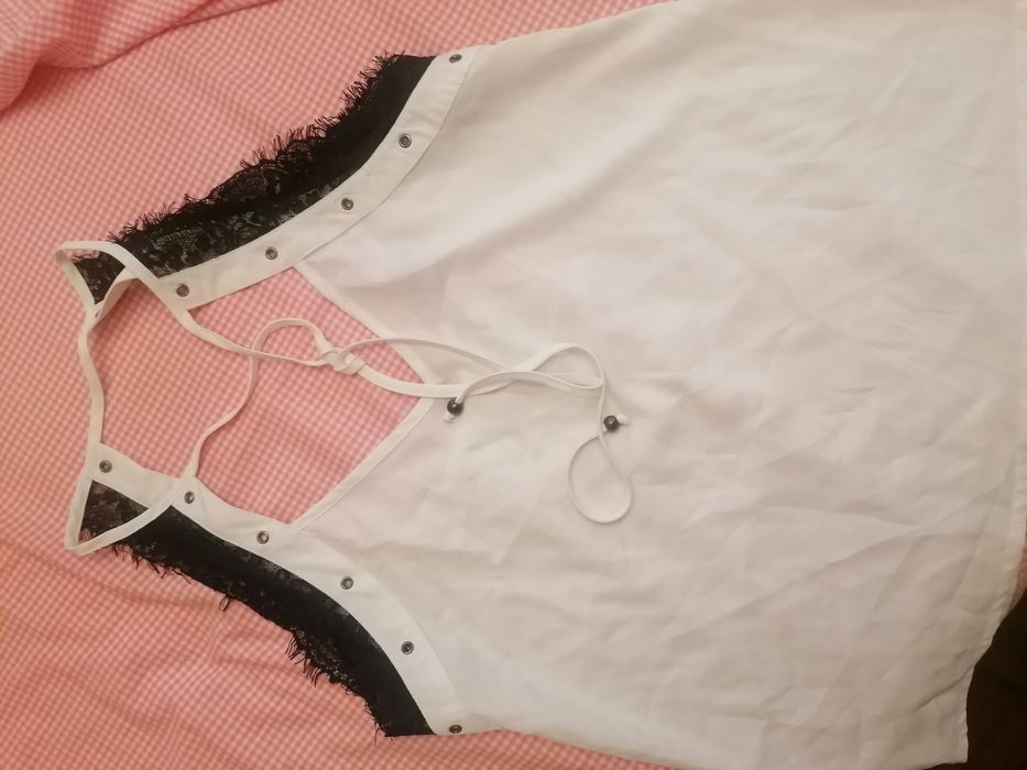 Top branco com renda  tamanho S