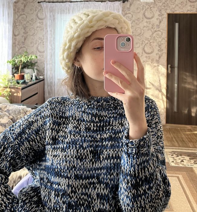 Жіноча вʼязана тепла шапка з ангори