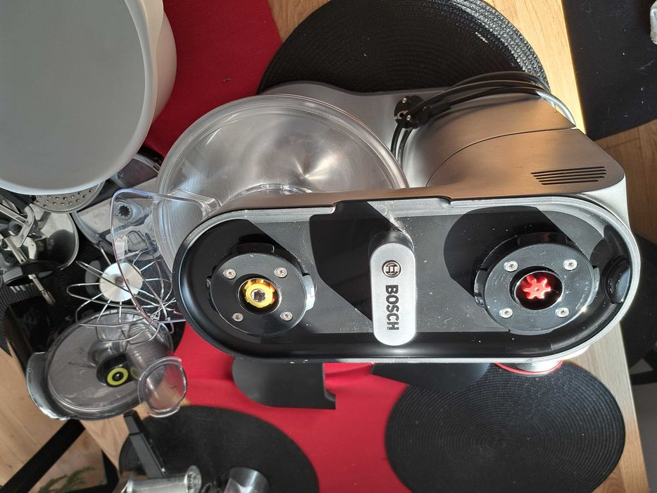 Robot planetarny Bosch MUM9B34S27 1600W + akcesoria