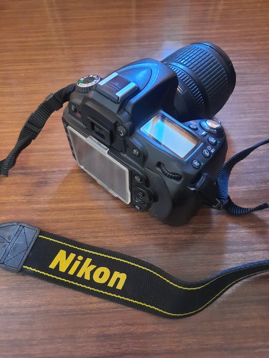Nikon D90 + AF-S NIKKOR 18-105 mm