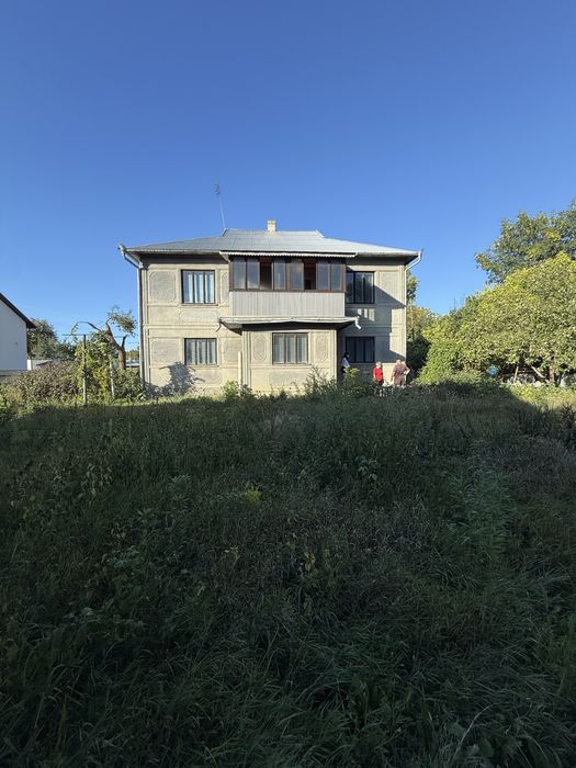Продаж 8-ми кімнатного будинку у м. Новоселиця.