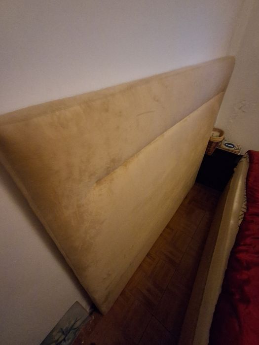 Estrutura de Cama de Casal Estofada com Arrumos