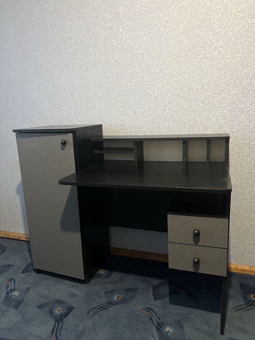 Продам стол письменный