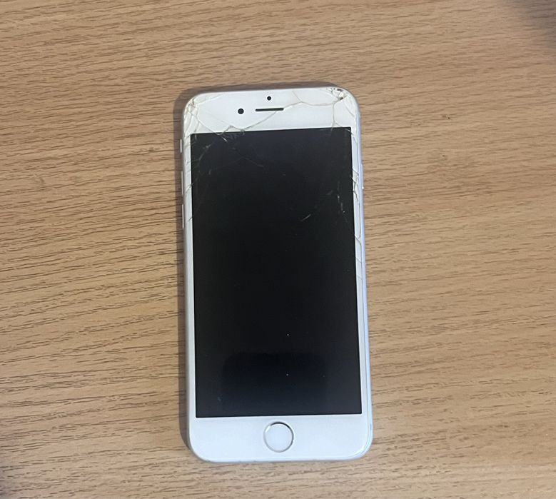 Телефон Apple Iphone 6s 16 gb Silver читайте опис уважно!