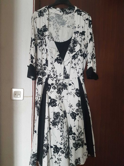 Vendo lindo vestido branco com motivos pretos