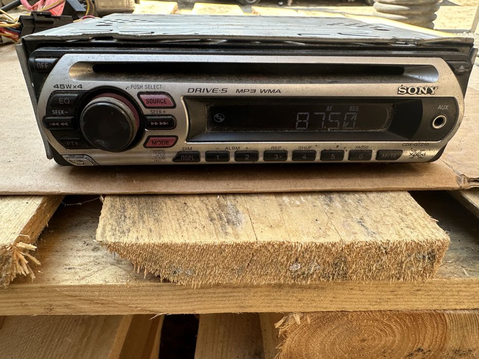 Radio samochodowe cd aux sony cdx-gt210
