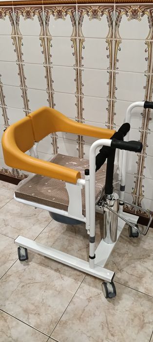 Cadeira de rodas de transferência