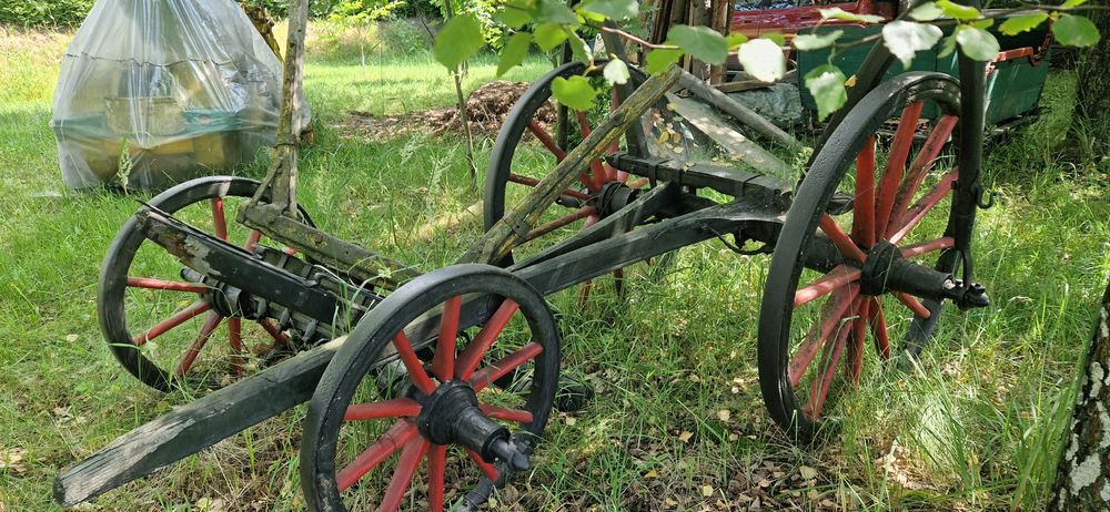 Koła do wozu na osiach