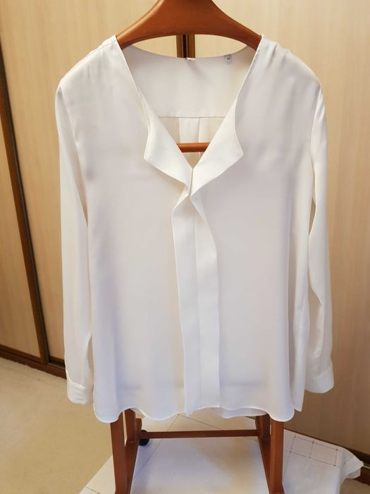 Biała elegancka bluzka.