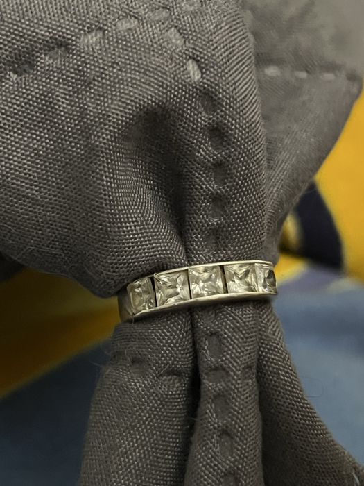 Srebrny pierścionek obrączka z cyrkoniami