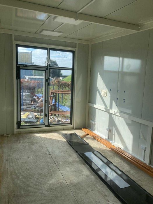 Pawilon / kontener usługowo-handlowy