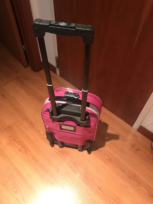 Mala com trólei ( mefidas lowcost)