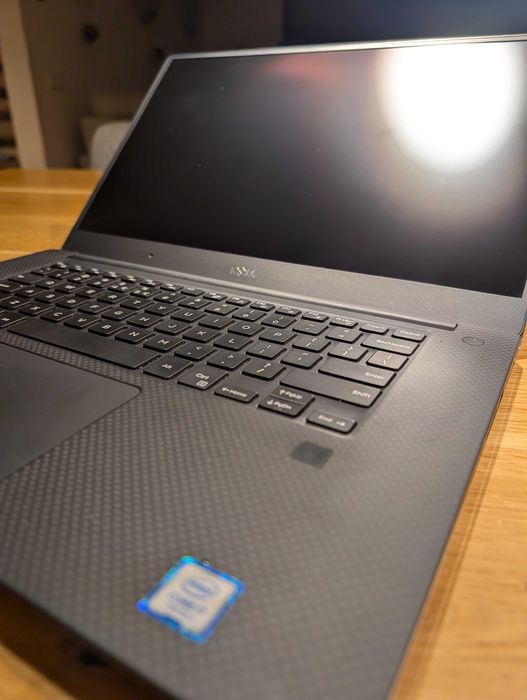 DELL XPS 15 9560 | i7 | 16GB | 512GB SSD | GTX 1050 | 1wł.
