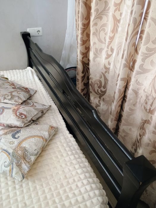 Двуспальная кровать.