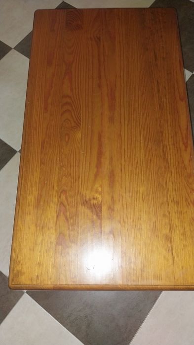 Mesa de centro em Pinho