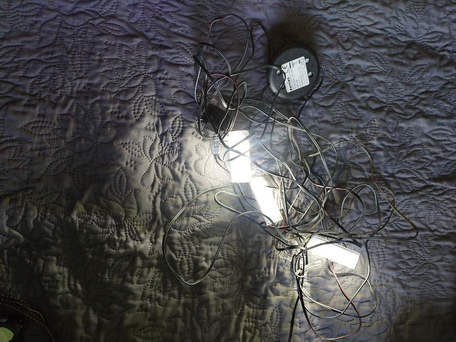 Podświetlenie LED do akwarium 12V – praktycznie nowe, komplet