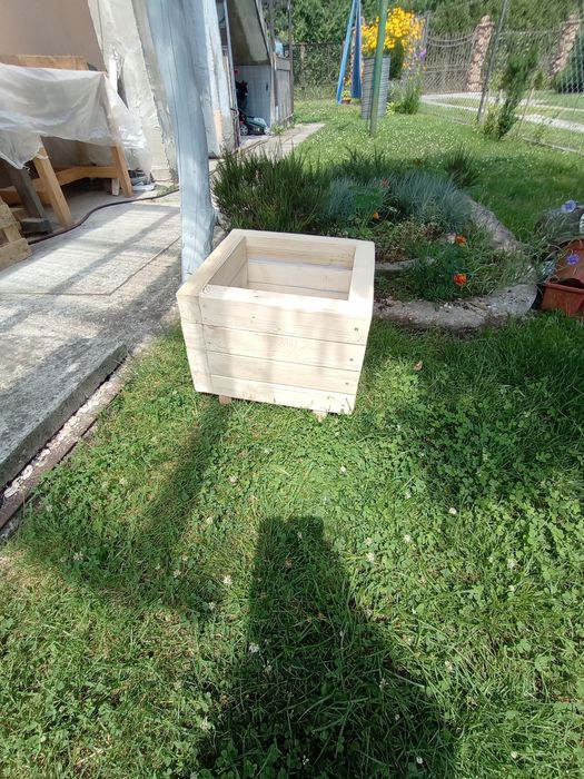 Donica z surowego drewna