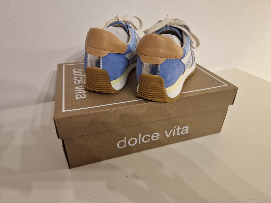 Dolce Vita ESHA – stylowe sneakersy w kolorystyce błękit/beż.