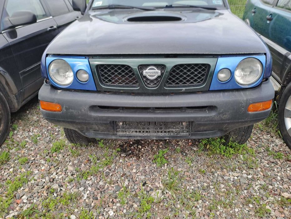 Nissan Terrano części zderzak lampa maska most