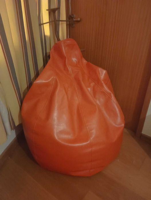 Puff Pera (Loja do Gato Preto) Cor de Laranja, pouco ou nada usado.