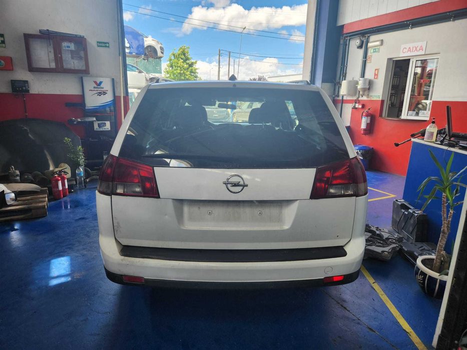 Opel Vectra C Caravan 2.2 DTI de 2004 ás peças