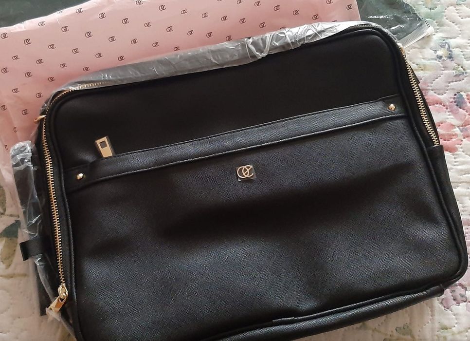 Mala Preta Espaçosa (dá para Computador) Nova