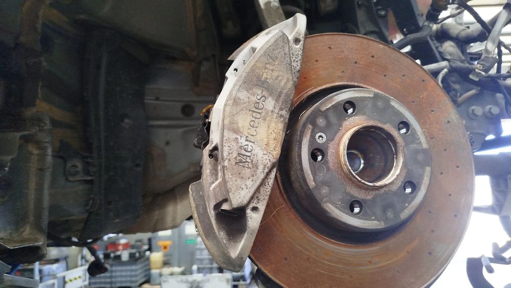 Pinça travão / maxila de travão frente direita MERCEDES-BENZ Classe C