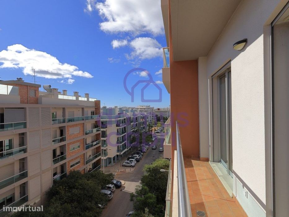 Apartamento T3 com Estacionamento em Faro -