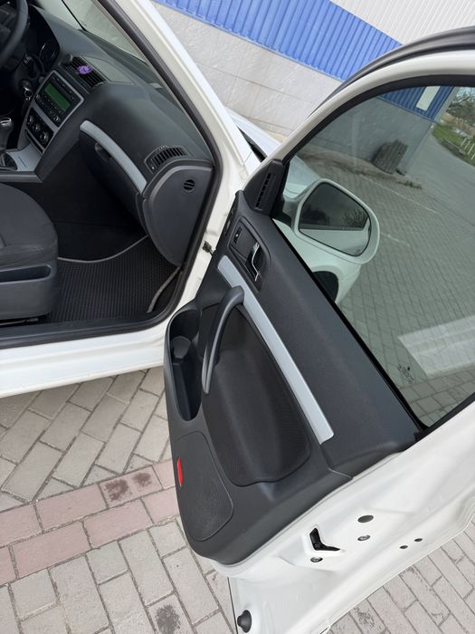 Продам шкоду Октавію 1.6 MPI офіційну не фарбовану  2012г