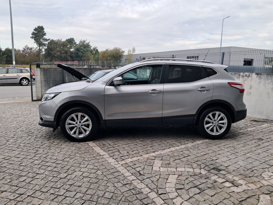 nissan qashqai 1.5dci full extras 

teto panorâmico
jantes especiais
